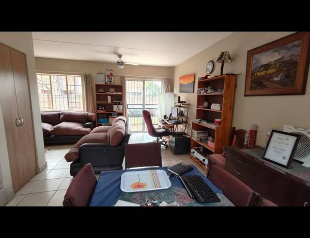 2 BEDROOM TOWNHOUSE FOR SALE IN ANNLIN